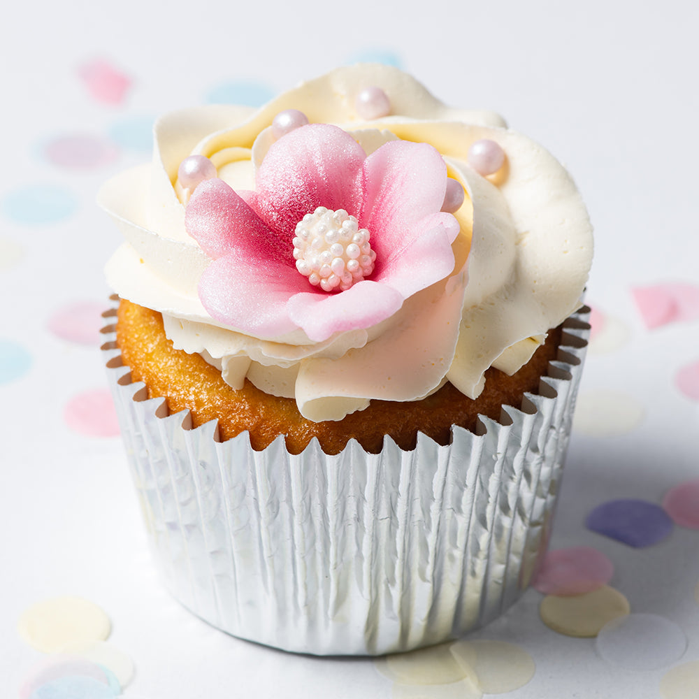 vanilla flower cupcake