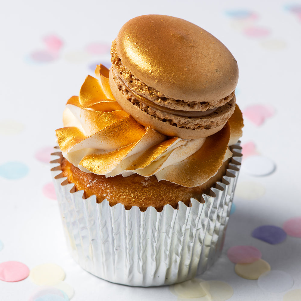 vanilla gold macaron cup cakes